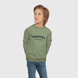 Свитшот хлопковый детский Veronika never alone - motto, цвет: авокадо — фото 2