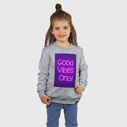 Свитшот хлопковый детский Неоновая надпись good vibes only и кирпичная стена, цвет: меланж — фото 2