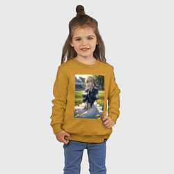 Свитшот хлопковый детский Вайолет Эвергарден на лугу, цвет: горчичный — фото 2