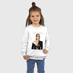Свитшот хлопковый детский Билли Айлиш в черном костюме, цвет: белый — фото 2