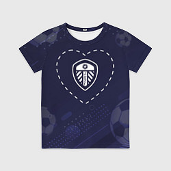Футболка детская Лого Leeds United в сердечке на фоне мячей, цвет: 3D-принт