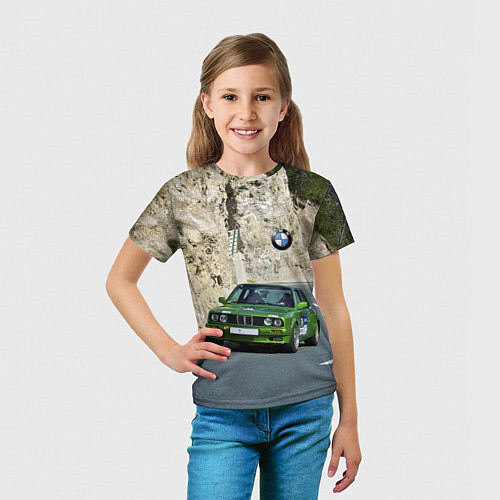 Детская футболка Зелёная бэха на горной дороге / 3D-принт – фото 5