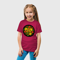Футболка хлопковая детская Хохломская роспись цветы и ягоды в чёрном круге, цвет: маджента — фото 2