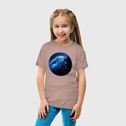 Футболка хлопковая детская Тардис в космическом пространстве, цвет: пыльно-розовый — фото 2