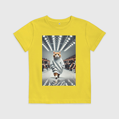 Детская футболка Крутой рыжий кот на модном показе животных / Желтый – фото 1
