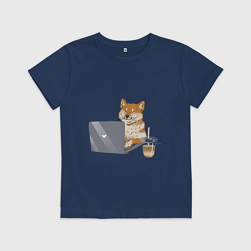 Детская футболка Собака Сиба ину печатает на ноутбуке с кофе / Тёмно-синий – фото 1