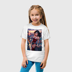 Футболка хлопковая детская Чудо-женщина с городским фоном в стиле комиксов, цвет: белый — фото 2