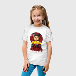 Футболка хлопковая детская Кукла и надзиратели игра в кальмара, цвет: белый — фото 2
