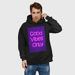 Толстовка оверсайз мужская Неоновая надпись good vibes only и кирпичная стена, цвет: черный — фото 2