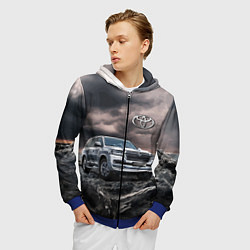 Толстовка 3D на молнии мужская Toyota Land Cruiser 200 среди скал, цвет: 3D-синий — фото 2