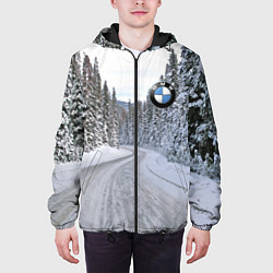 Куртка с капюшоном мужская BMW - зимняя дорога через лес, цвет: 3D-черный — фото 2
