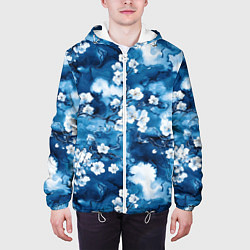 Куртка с капюшоном мужская Цветы белой сакуры - паттерн на синем фоне, цвет: 3D-белый — фото 2