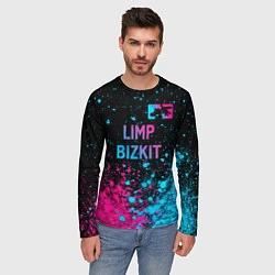 Лонгслив мужской Limp Bizkit - neon gradient: символ сверху, цвет: 3D-принт — фото 2