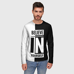 Лонгслив мужской Верь в себя надпись черно белая, цвет: 3D-принт — фото 2