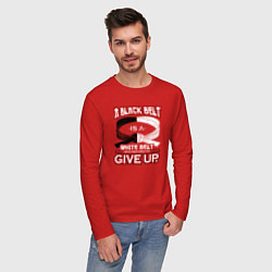 Лонгслив хлопковый мужской Черный пояс - это белый пояс, который отказался сд, цвет: красный — фото 2