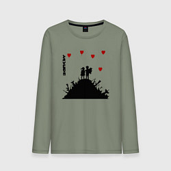 Лонгслив хлопковый мужской Banksy Бэнкси мальчик и девочка на горе оружия, цвет: авокадо