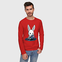Лонгслив хлопковый мужской Зайчонок обнял клубки The bunny hugged the balls, цвет: красный — фото 2