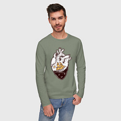 Лонгслив хлопковый мужской Сердце корабля, цвет: авокадо — фото 2