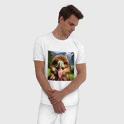 Пижама хлопковая мужская Забавный орел с высунутым языком в горах, цвет: белый — фото 2