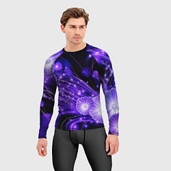 Рашгард мужской Силуэты цветов на темном фоне - фиолетовое свечени, цвет: 3D-принт — фото 2