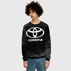 Свитшот мужской Toyota speed на темном фоне со следами шин, цвет: 3D-черный — фото 2