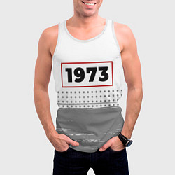Майка-безрукавка мужская 1973 - в красной рамке на светлом, цвет: 3D-белый — фото 2