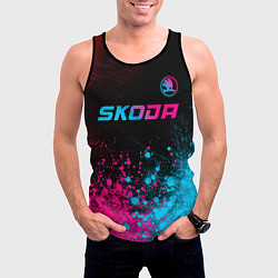 Майка-безрукавка мужская Skoda - neon gradient: символ сверху, цвет: 3D-черный — фото 2