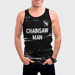 Майка-безрукавка мужская Chainsaw Man glitch на темном фоне: символ сверху, цвет: 3D-черный — фото 2