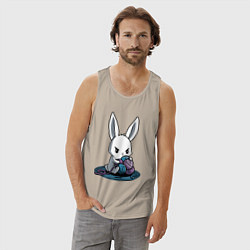 Майка мужская хлопок Зайчонок обнял клубки The bunny hugged the balls, цвет: миндальный — фото 2