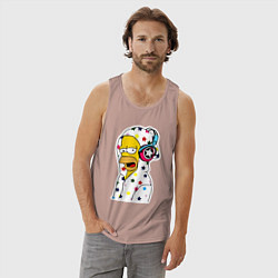 Майка мужская хлопок Гомер Симпсон в звёздном балахоне и в наушниках, цвет: пыльно-розовый — фото 2