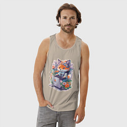 Майка мужская хлопок Лиса геймер за компьютером, цвет: миндальный — фото 2