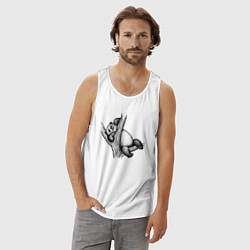 Майка мужская хлопок Панда застряла на дереве, цвет: белый — фото 2