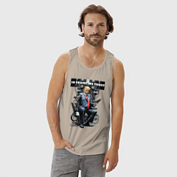 Майка мужская хлопок Trump with two pistols - cyberpunk, цвет: миндальный — фото 2