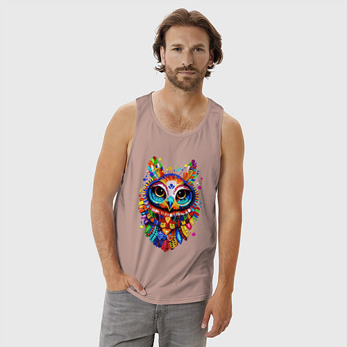 Мужская майка Сюрреалистичная сова радужные перья / Пыльно-розовый – фото 3