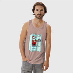 Майка мужская хлопок Санта в холодильнике, цвет: пыльно-розовый — фото 2