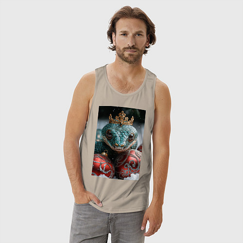 Мужская майка Новогодняя змея королева / Миндальный – фото 3