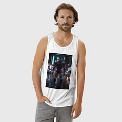 Майка мужская хлопок Железный человек посреди ночного города, цвет: белый — фото 2