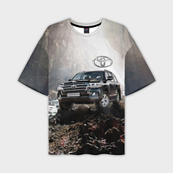 Мужская футболка оверсайз Toyota Land Cruiser 200 в пещере со скальными рису