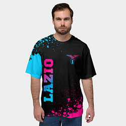 Футболка оверсайз мужская Lazio - neon gradient: символ и надпись вертикальн, цвет: 3D-принт — фото 2