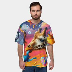 Футболка оверсайз мужская Жираф в бабочке держит во рту рыбу - сюрреализм, цвет: 3D-принт — фото 2
