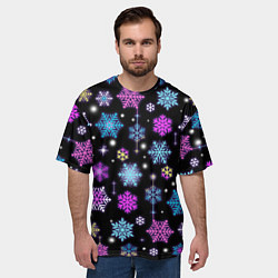 Футболка оверсайз мужская Разноцветные снежинки, цвет: 3D-принт — фото 2