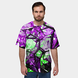 Футболка оверсайз мужская Чёрно-зелёная абстракция на фиолетовом фоне, цвет: 3D-принт — фото 2