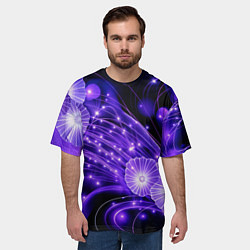 Футболка оверсайз мужская Силуэты цветов на темном фоне - фиолетовое свечени, цвет: 3D-принт — фото 2
