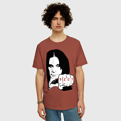Мужская футболка оверсайз Ozzy Ozborn / Кирпичный – фото 3