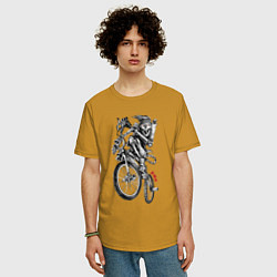 Футболка оверсайз мужская Skeleton on a cool bike, цвет: горчичный — фото 2