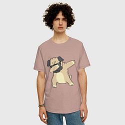 Футболка оверсайз мужская Дэббинг мопс в чёрных очках - Dabbing dog, цвет: пыльно-розовый — фото 2