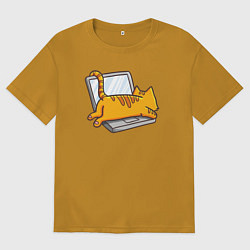 Мужская футболка оверсайз Котик лежит на ноутбуке