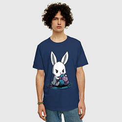 Футболка оверсайз мужская Зайчонок обнял клубки The bunny hugged the balls, цвет: тёмно-синий — фото 2