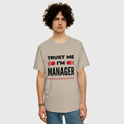 Мужская футболка оверсайз Trust me - Im manager / Миндальный – фото 3