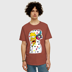 Футболка оверсайз мужская Гомер Симпсон в звёздном балахоне и в наушниках, цвет: кирпичный — фото 2